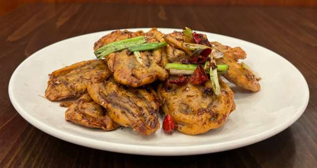 crispy eggplants in kung bao sauce 脆皮茄片  <img title='Spicy & Hot' align='absmiddle' src='/css/spicy.png' />